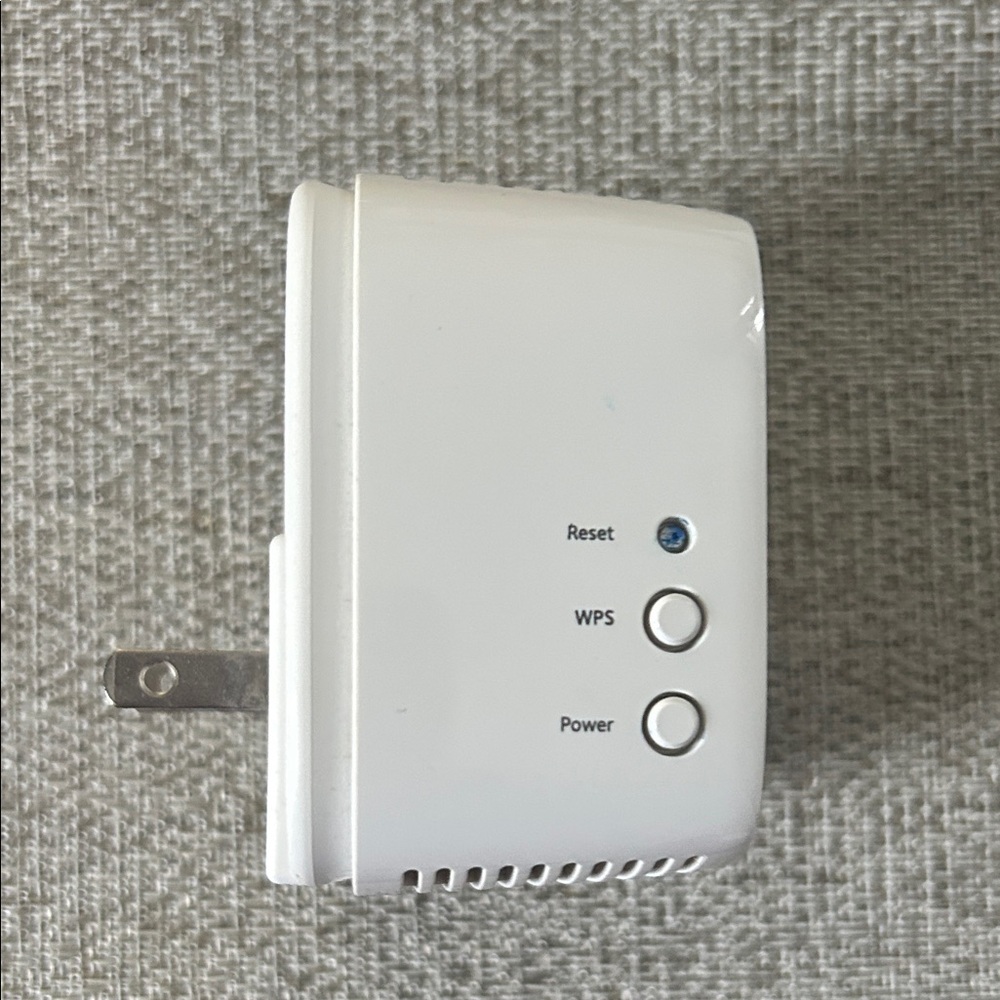 NETGEAR Wifi Range Extender - Picture 2 of 3